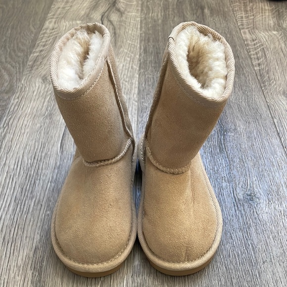 Little Kid Mini Ugg Boots Sand Color New Kids UGG Australia